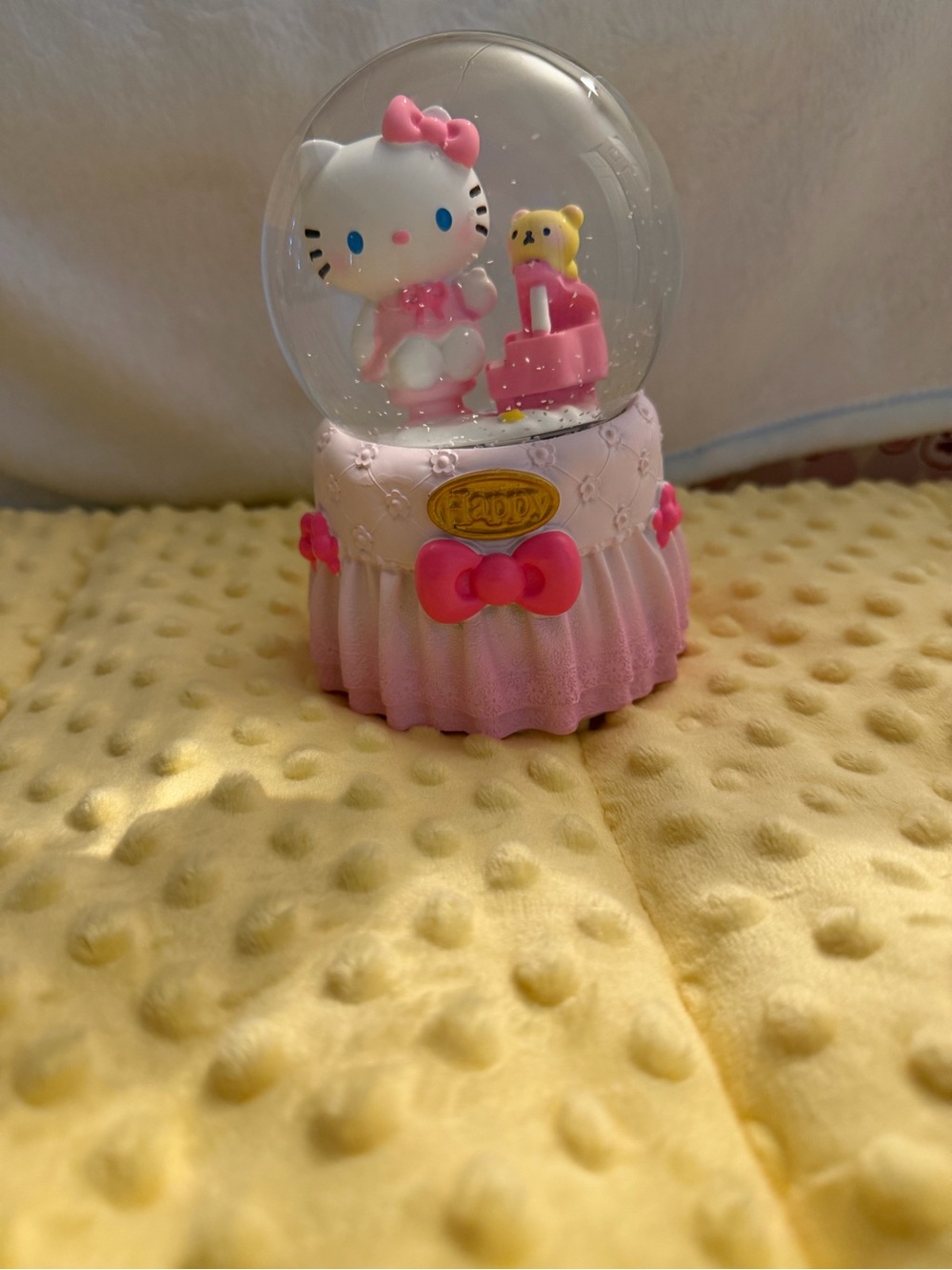 Hello Kitty Pink Bow Snow Globe Figurine
